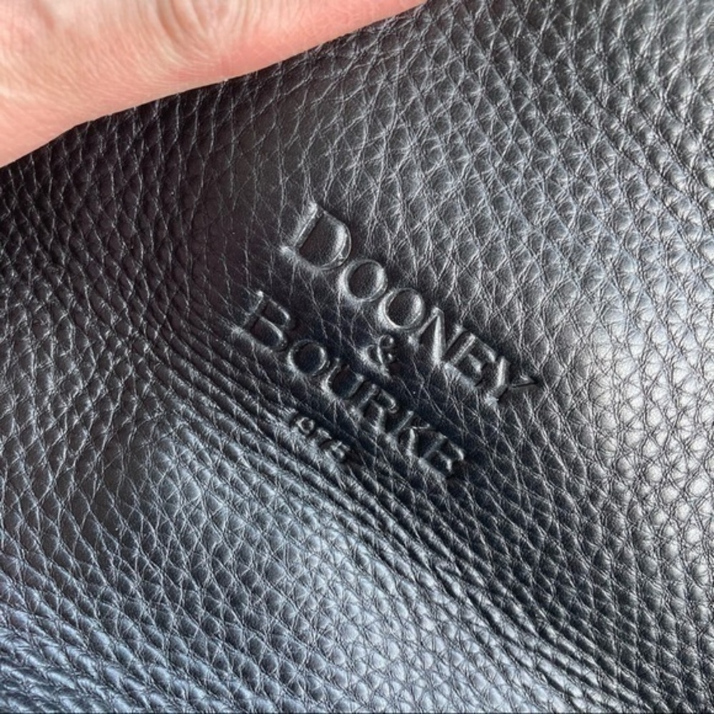 Dooney and Bourke black leather zipper bag - Picture 2 of 15